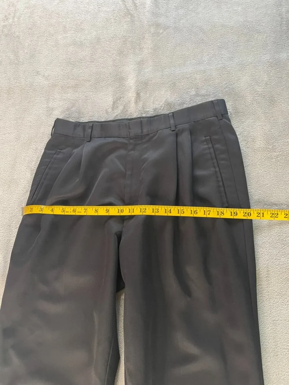 Roundtree & Yorke Men's 33/34 Black Pleated Cuffed Dress Pants Easy Care